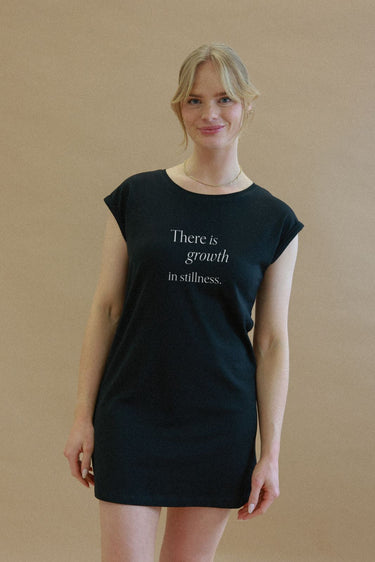 "Growth" Bed Tee Front Cursive