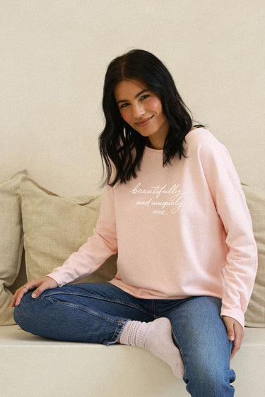 "Uniquely me" Perfect Pullover Cursive Front