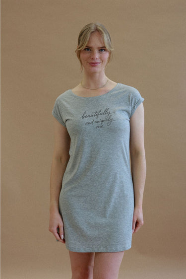 "Uniquely me" Bed Tee Front Cursive