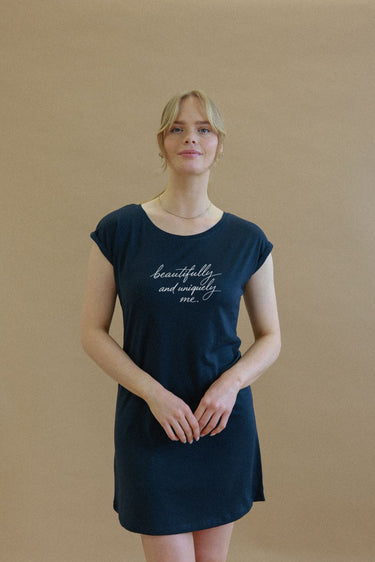 "Uniquely me" Bed Tee Front Cursive