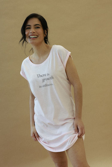"Growth" Bed Tee Front Cursive