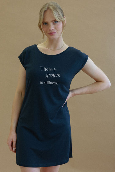 "Growth" Bed Tee Front Cursive
