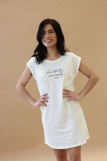 "Uniquely me" Bed Tee Front Cursive